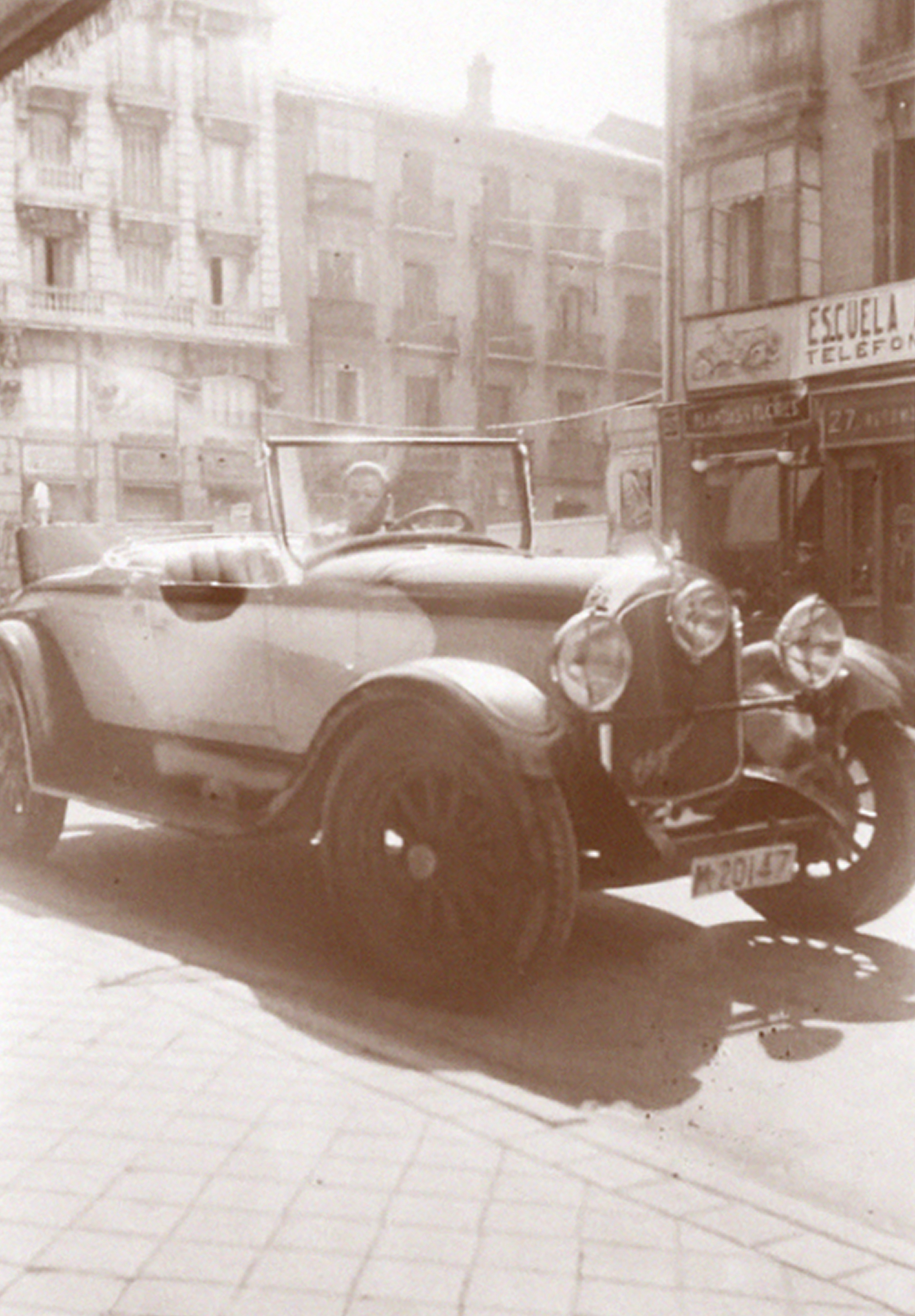 Coche antiguo Autoescuela Arenal
